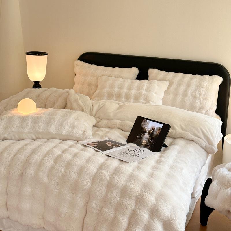 Красочный Толстый Бархатный Постельный Комплект с Кроликом - 4 Предмета, Зимняя Коллекция для Общежития