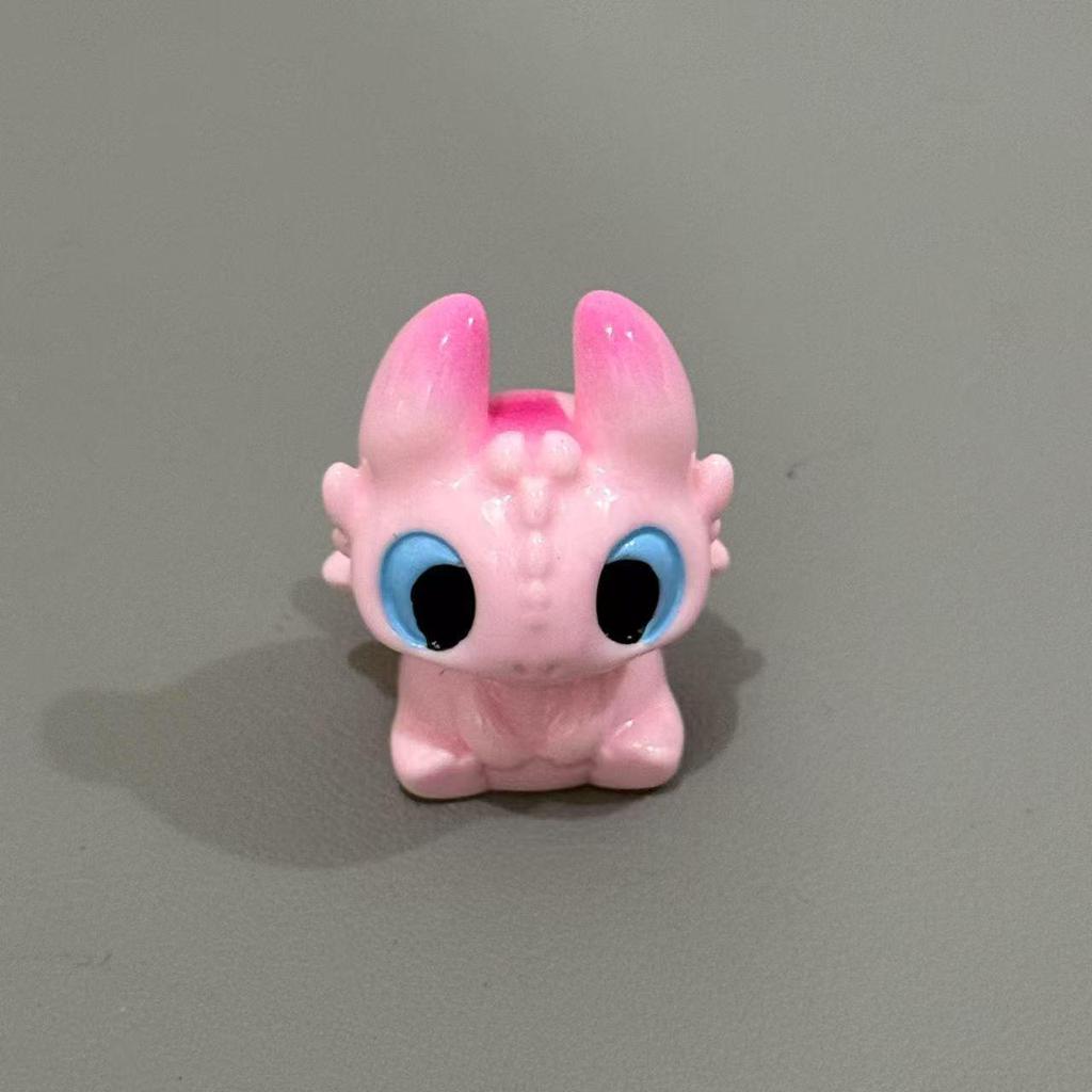 Очаровательная фигурка Беззубика: Милый орнамент для консоли автомобиля или рабочего стола