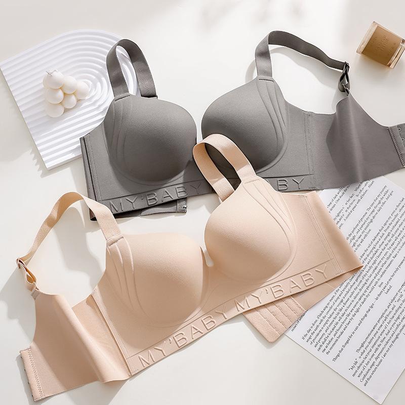 The new popular seamless bra has big breasts and small underwear. Thin women's underwear gathers and collects secondary breasts to prevent sagging