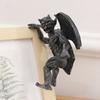 Gothic Gargoyle Fence Hanger Resin Dragon Winged Gargoyle Ornament Climbing Gargoyle Figurine for Garden Wall Porch Railings And Patio Decoration