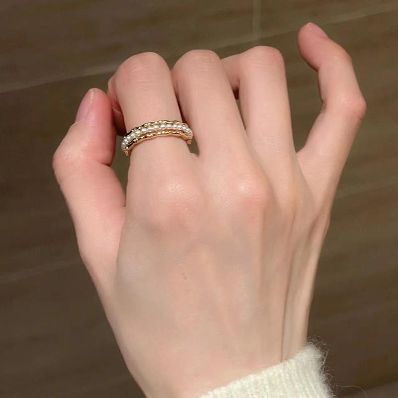 Trendy S925 Pure Silver Ring With Beautiful Pearl Floral Detailing For Women