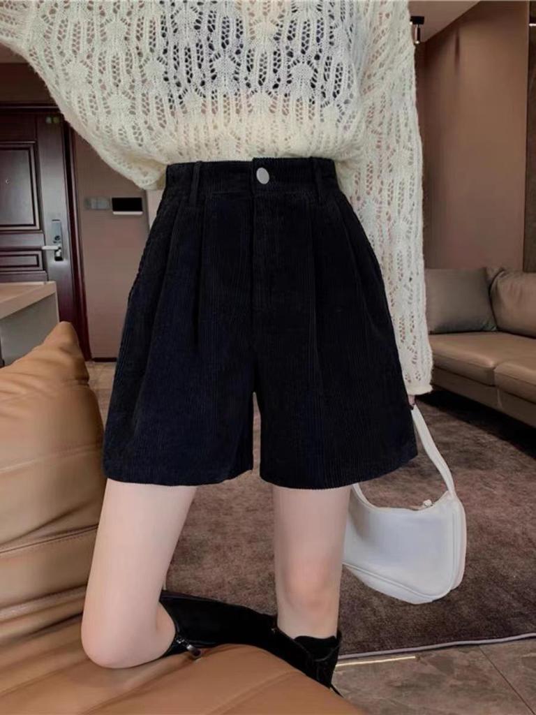 Женские вельветовые шорты А-силуэта с широкими штанинами на осень/зиму 2023 г.: Свободный крой, идеально подходит для ношения с ботинками, повседневная одежда.