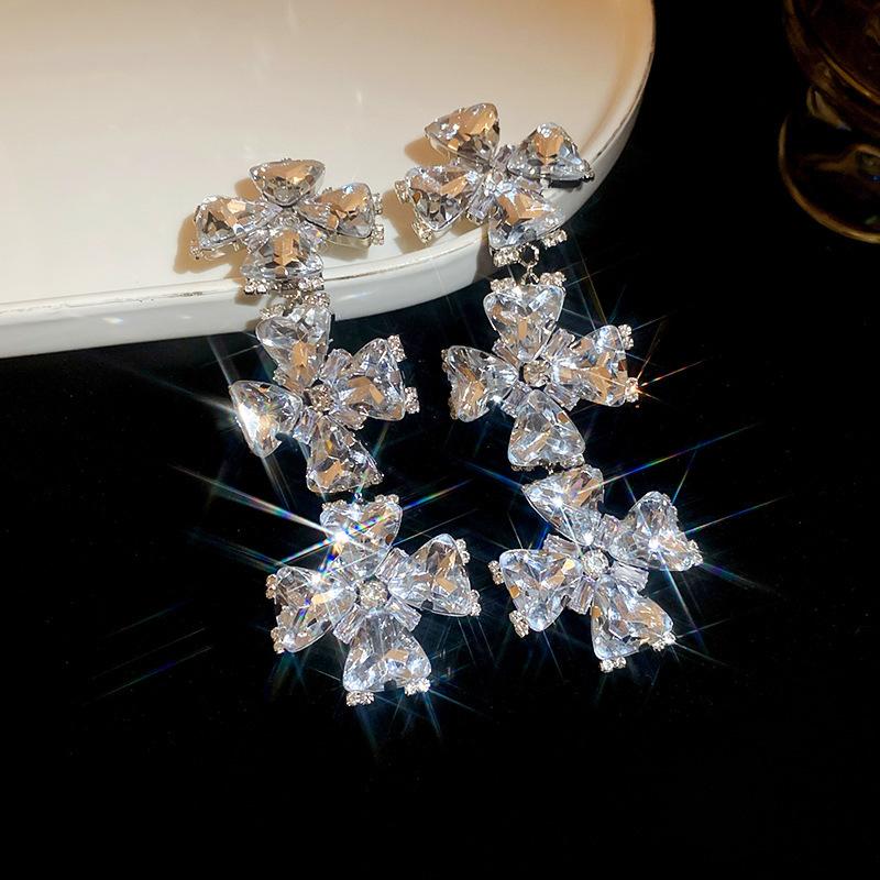 Silver Needle French Fresh Exaggerated Diamond Earrings Light Luxury High-end Stud Earrings Temperament Earrings Design Sense Niche