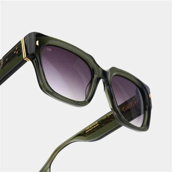THE REASON C32 (MAISON MAVADA Collaboration)