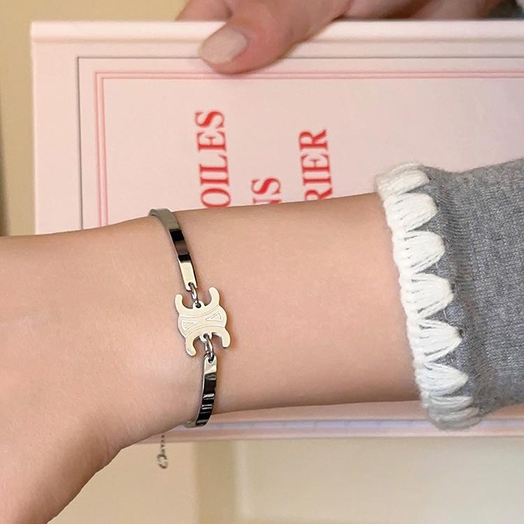 Women's French Retro Arc De Triomphe Titanium Steel Bracelet - Elegant Light Luxury Design Bangle