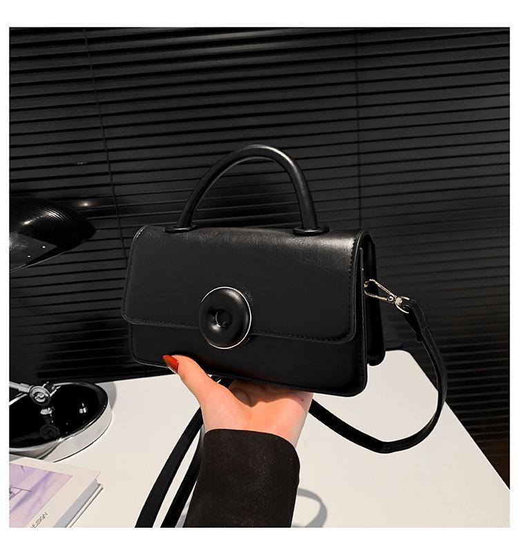 2024 летняя новая повседневная маленькая квадратная сумка нишевый дизайн портативная маленькая женская красивая сумка на плечо