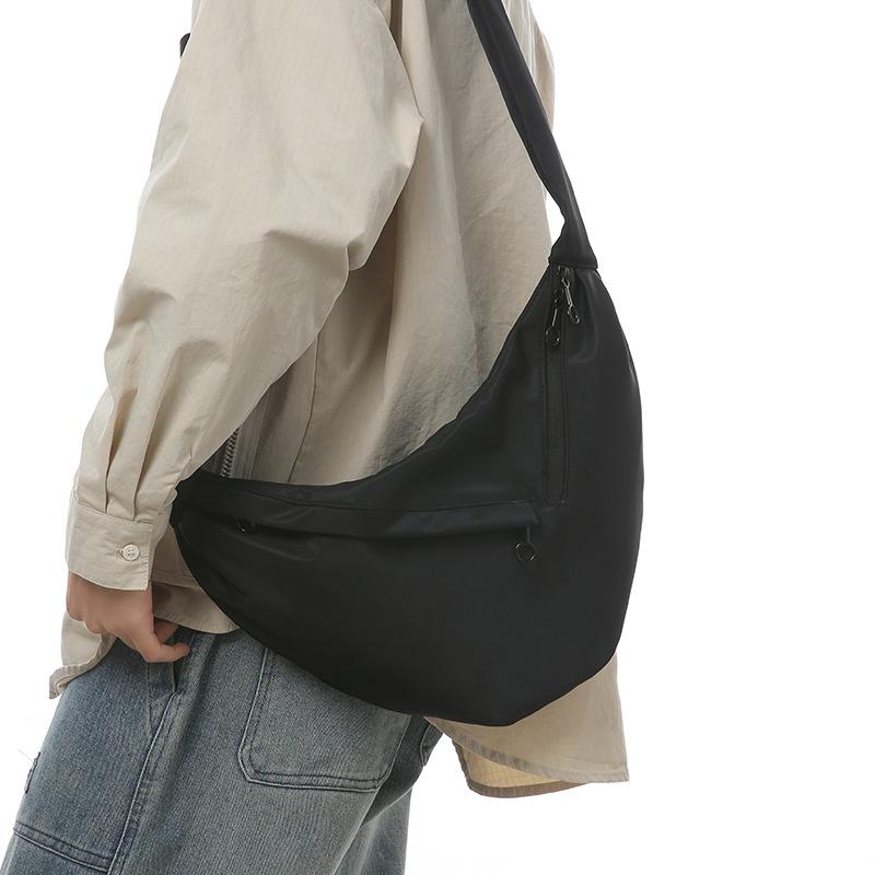 Japanese Trend Fashion Simple Sports Style Dumpling Bag Men and Women the Same Versatile Commuter Nylon Messenger Bag