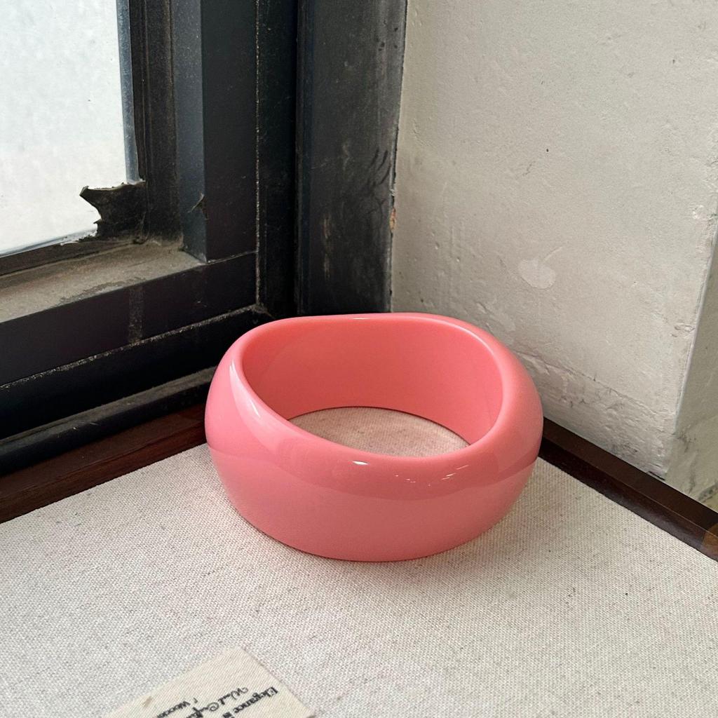 Exaggerated Irregular Geometric Resin Bracelet for Women - Fashionable Wide Bangle