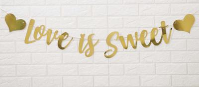 Inkdotpot Металлический золотой гирлянда-флажки 'Love is Sweet' (Любовь сладка) с предварительно нанизанными буквами курсивом Свадебный баннер Свадебная гирлянда-флажки Свадебный знак на помолвку Фото