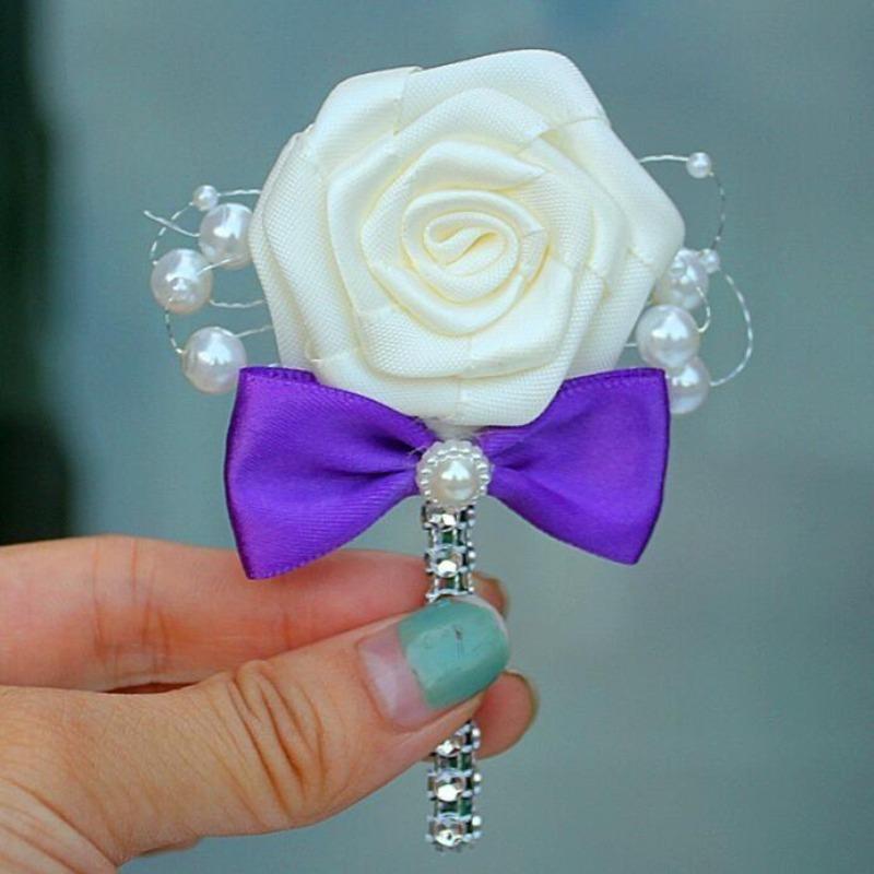 1Pc The Stylish Flower Shaped Brooch Is Studded with Pearls