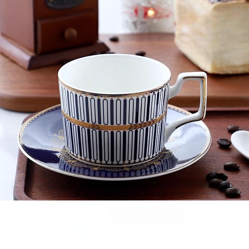 Кофейная чашка и блюдце класса люкс с ложкой, фарфоровая чайная чашка из костяного фарфора с золотой отделкой, 250 мл фарфоровая кофейная кружка с ручкой