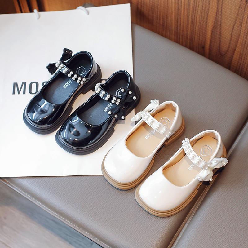 2024 Новая простая детская модная повседневная обувь Универсальная мягкая обувь принцессы для вечеринок, свадеб, шоу, милые детские туфли из искусственной кожи с жемчугом