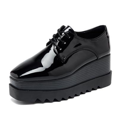 Универсальные туфли-маффины на платформе 2025 Осень Британский стиль Квадратный носок Лакированная кожа Клиновидная подошва Одинарные Женские Повседневные HZB