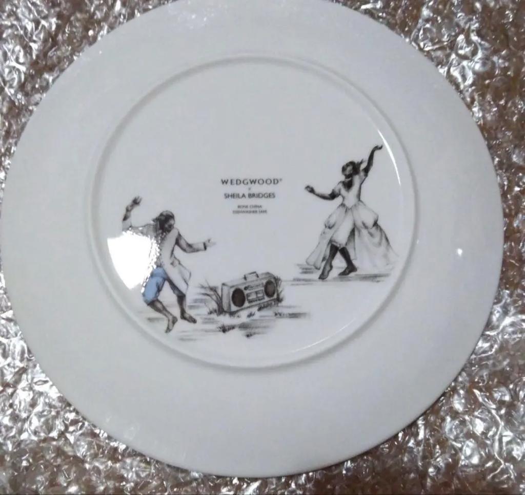 Wedgwood Sheila Bridges Dancing Accent Plate 20cm UNUSED Yellow