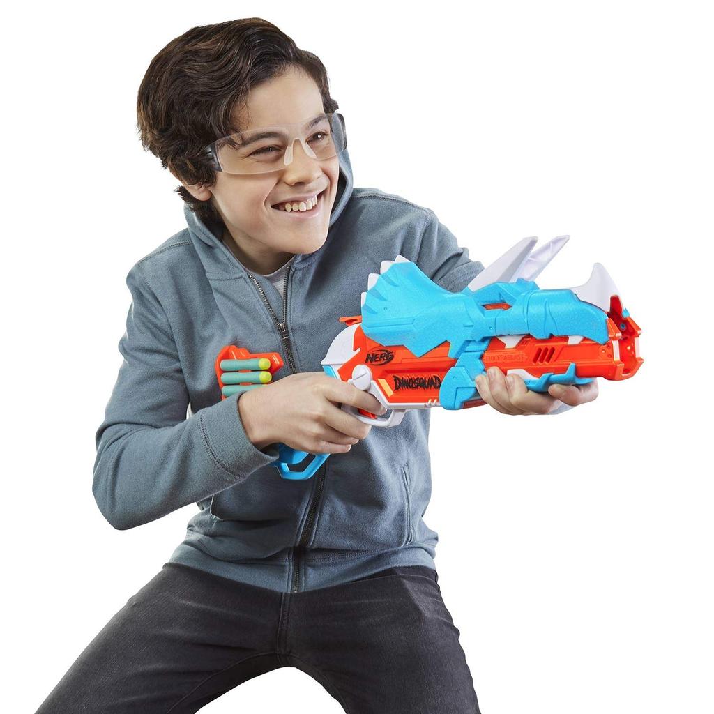 Hasbro Nerf Dino Squad Tricera Blast 12 официальных дротиков Nerf Elite в комплекте 3 открывающихся дротика, заряженных для хранения дротиков, дизайн трицератопса-динозавра F0803