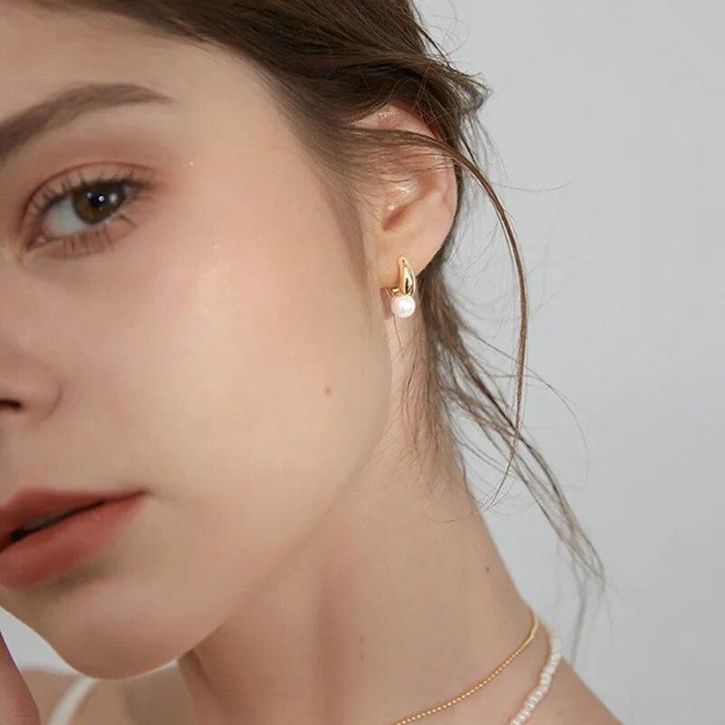 LIVVY новые трендовые серьги-кольца в корейском стиле серебряного цвета, простые жемчужные серьги-кольца с застежкой для ушей для женщин, изысканные элегантные ювелирные изделия, подарки