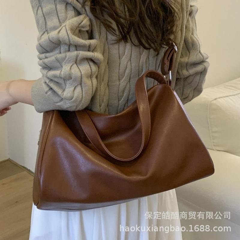 Ретро сумка женская большой вместимости 2025 новая осенне-зимняя универсальная на плечо сумка-мессенджер популярная в этом году сумка-подушка для поездок