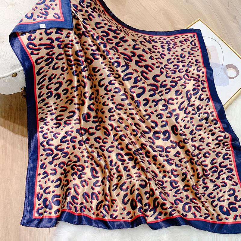 Popular Shawls Europe And America Fashion Bandannas Wild Leopard Print Sunscreen 90X90CM Bandanna Luxury Square Silk Scarves