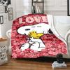 This adorable 3D Snoopy cartoon flannel blanket is comfortable and soft, perfect for use in bedrooms, beds, sofas, picnics, and