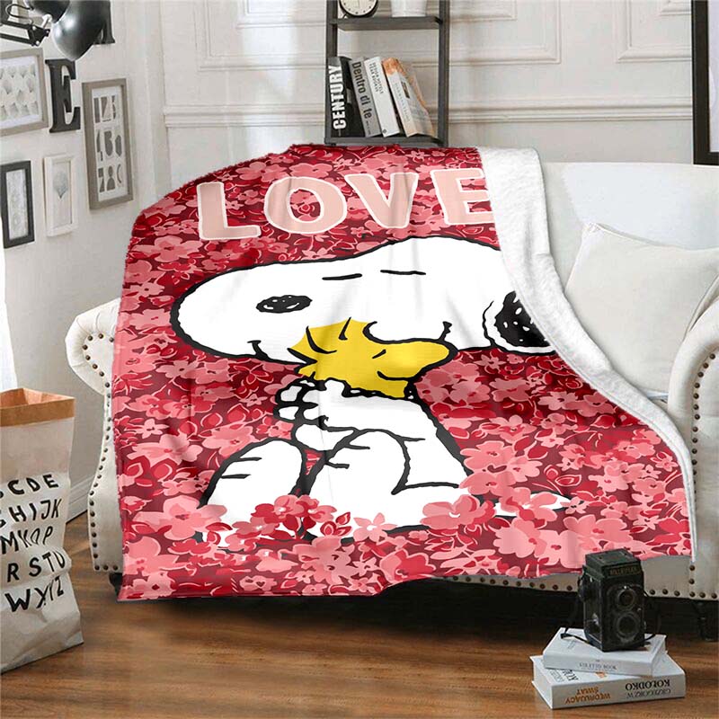This adorable 3D Snoopy cartoon flannel blanket is comfortable and soft, perfect for use in bedrooms, beds, sofas, picnics, and