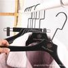 Женская одежда и детский магазин Нескользящие вешалки из массива дерева - Чисто черные вешалки для брюк и одежды