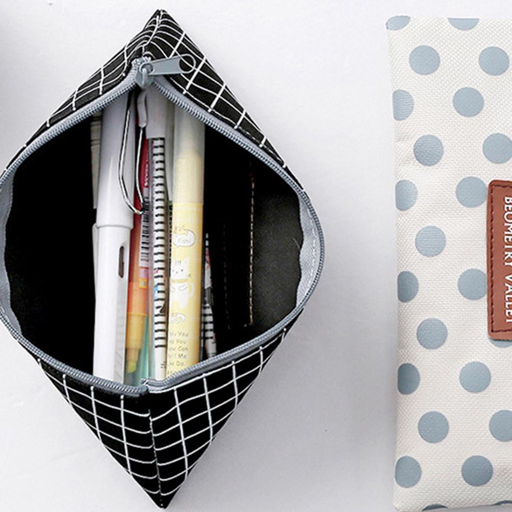 Плоский пенал на молнии в клеточку или горошек