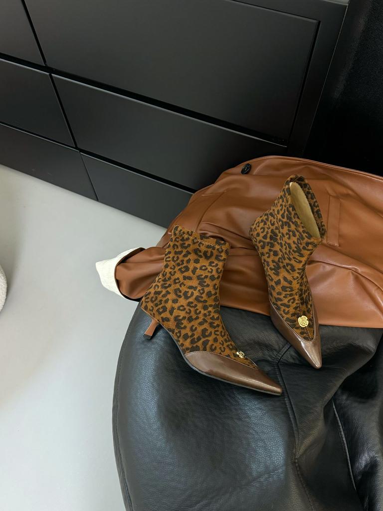 Остроносые короткие трубки, нишевый дизайн со шнуровкой, ботинки Мартина, универсальные, с принтом камелии и леопарда на рукавах, эластичные тонкие ботинки в стиле ретро