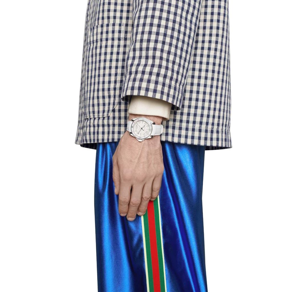 Gucci YA136337 Часы для дайвинга с серебристым циферблатом и белым каучуковым ремешком, ширина 40 мм