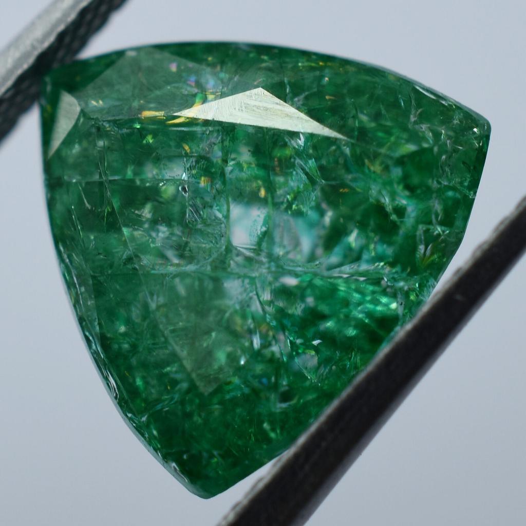 Natural Green Emerald Loose Gemstone Quality Trillion Cut 5.90 ct for Jewelry Making and Crafts