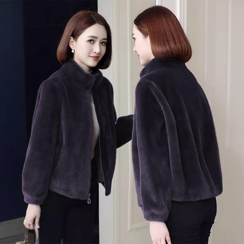 Элегантная и универсальная шуба для женщин среднего возраста на осень и зиму, изготовленная из теплого и мягкого кашемира.