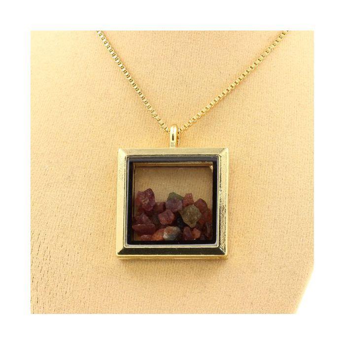 Pierres et Minéraux. Collier Tourmaline multicolore brut. Modèle carré. Couleur Or.