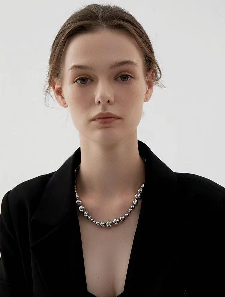 Нишевый дизайн градиентное серебряное ожерелье-чокер с бусинами