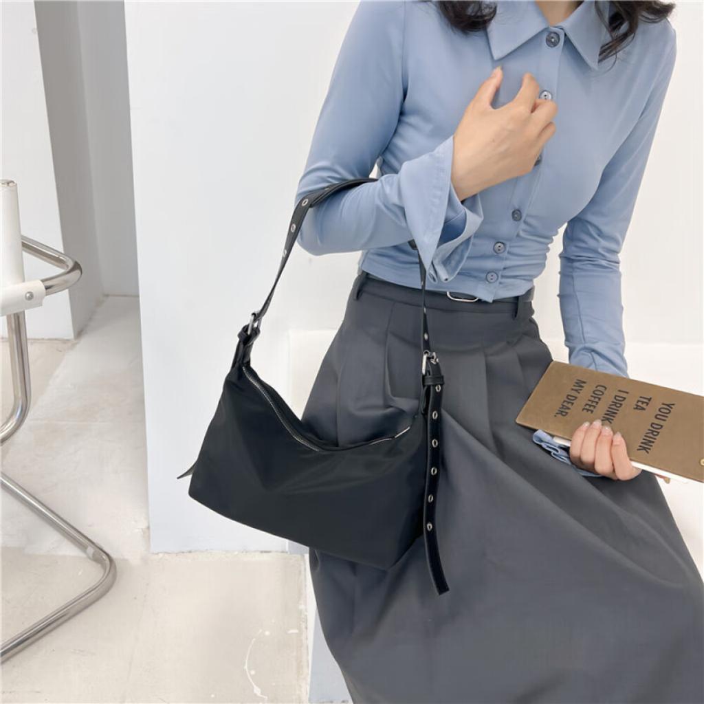 Minority Texture Underarm Bag New Fashion Cool Nylon Cloth Bag with Large Capacity Crossbody Bag Length 31cm Wide 12cm High 16cm
