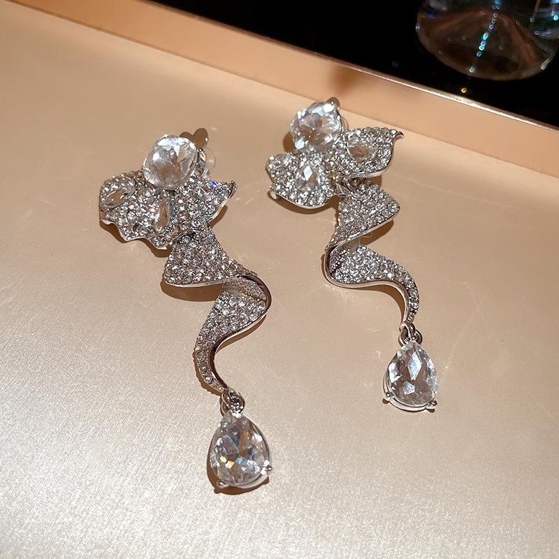 Серьги-кисточки с бриллиантами в виде цветков «Серебряная игла» класса люкс 2025 - Элегантный европейский и американский стиль для женщин
