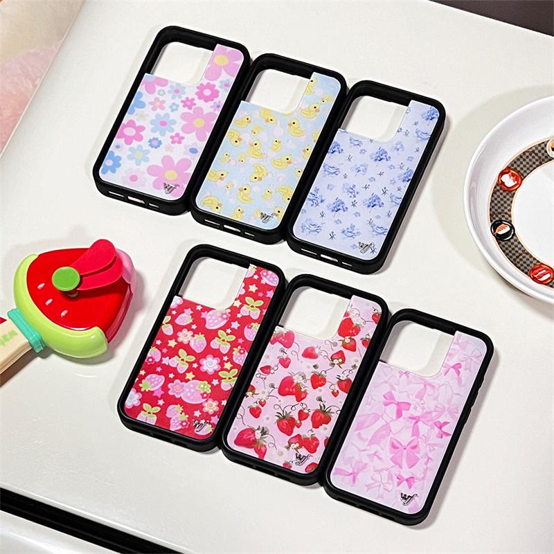 Чехол для телефона Wildflower Bow Beau Strawberry Berry wf для iPhone 12 13 14 15 16 Pro Max Plus 15pro Джем Утка WF label Защитный от падений