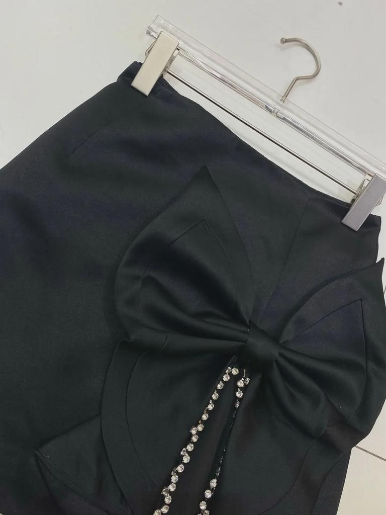 Летняя юбка Shisanhang 2024: Преувеличенный бант, кристаллический акцент, прорезная деталь, короткий стиль