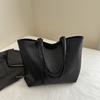 Modern Women's Tote Bag With Elegant Design And Ample Storage For Everyday Commuting