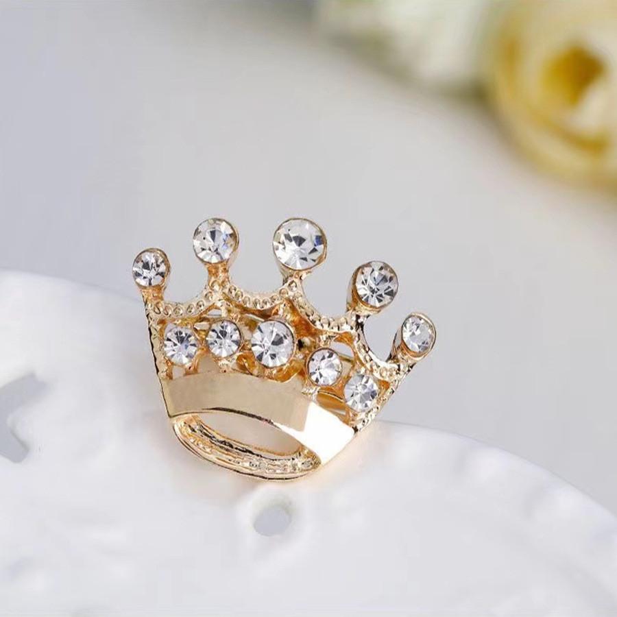 Fashionable And Personalized Accessories, Rhinestone Crown Brooch, Hollowed Out Retro Creative Brooch, Suit, Fashionable Men