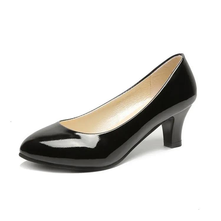 Модные женские кожаные туфли на среднем каблуке, новые высококачественные туфли, классические черно-белые туфли для офисных женщин, белые туфли на высоком каблуке, красные сексуальные туфли на каблуке 566