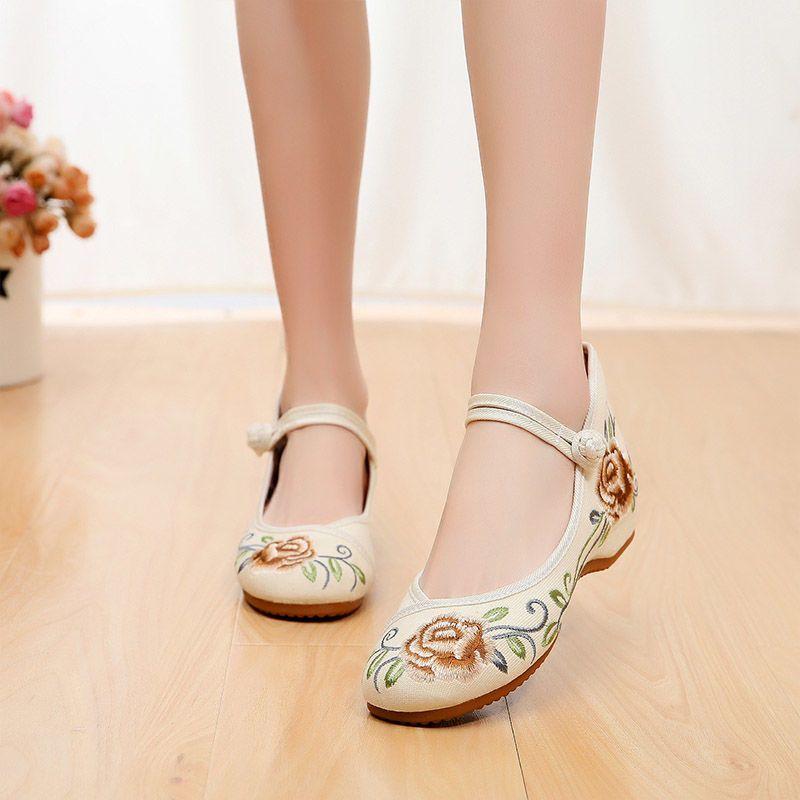 Ethnic Style Embroidered Shoes with Raised Fabric Shoes Inside Ventilation Anti Slip Cow Tendon Bottom Spring and Summer