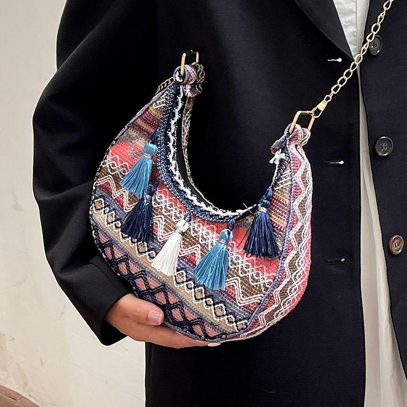 Женская сумка в этническом стиле с кисточками, модная и универсальная сумка через плечо, популярная сумка-полумесяц с цепочкой