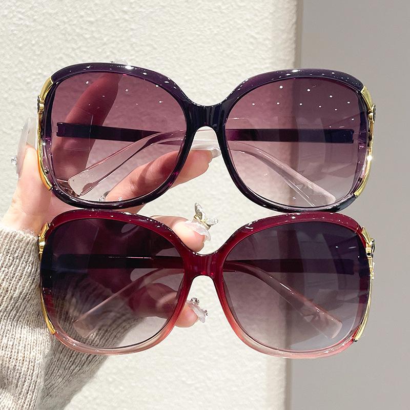 Trendy Large Frame Sunglasses Flower Decorated Eyeglass Legs Summer Popular Glasses Suitable For Women