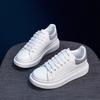 [Кастомизация] Маленькие белые туфли на толстой подошве для весенне-осеннего взрыва 2025 года, студенческие универсальные спортивные туфли на плоской подошве, повседневная обувь