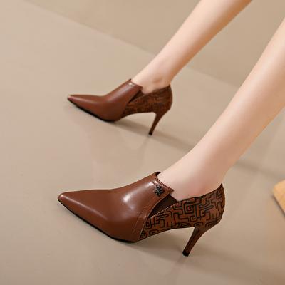 Мода 2024 Botas Femininas Женская мода Милые высококачественные короткие ботильоны с боковой молнией Женский фирменный дизайн коричневые черные ботинки