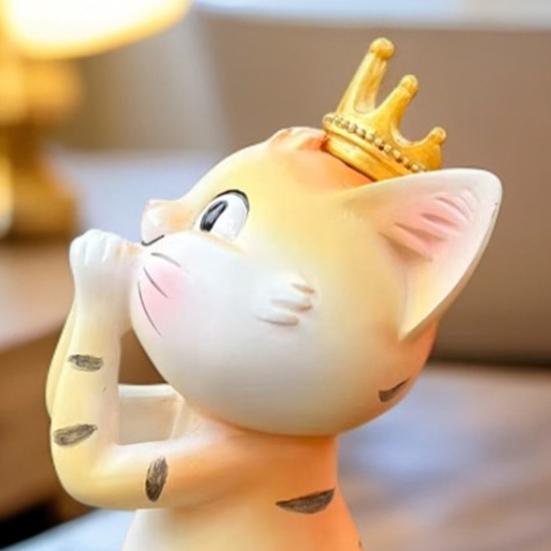 Милая Фигурка Кошки Маленькая Статуэтка Кошки из Смолы с Короной Мультяшное Настольное Украшение для Дома Офиса Автомобиля Подарок для Любителей Кошек