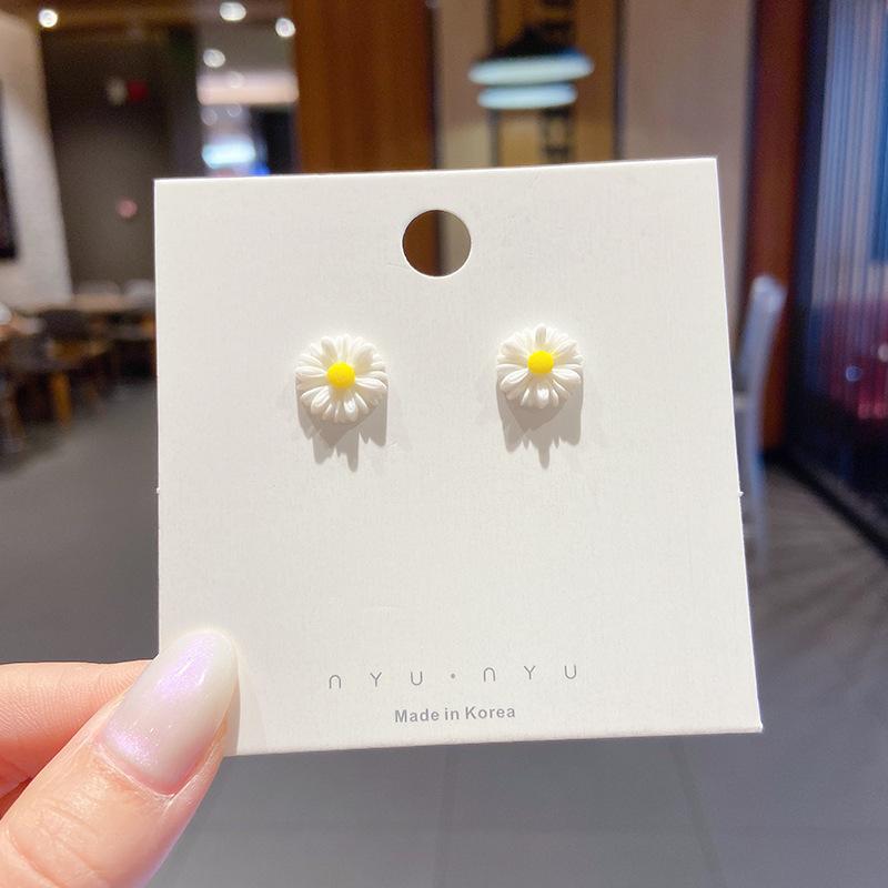 Autumn and Winter Exquisite Pearl Earrings Women's New Cold Style Earrings Niche Light Luxury High-end Elegant Earrings