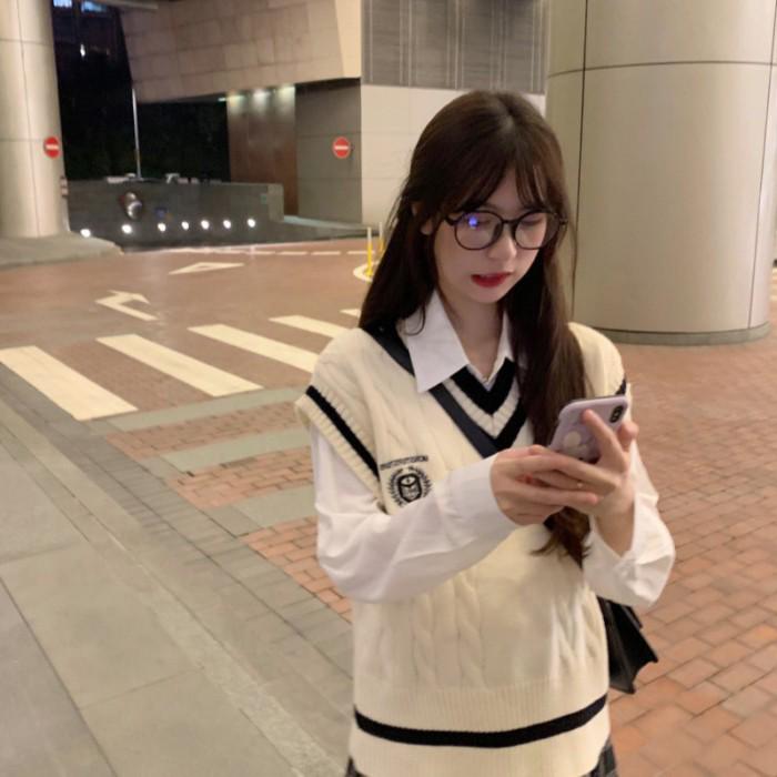 Женский вязаный жилет-свитер в студенческом стиле, весна/осень 2024 г., новый нишевый дизайн, верхняя одежда свободного кроя.