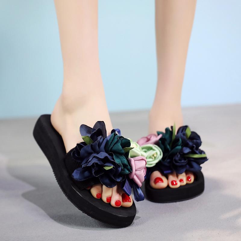 Женские сандалии, летние шлепанцы с искусственными цветами для женщин, нескользящие шлепанцы на толстой подошве, праздничная пляжная обувь, модная обувь