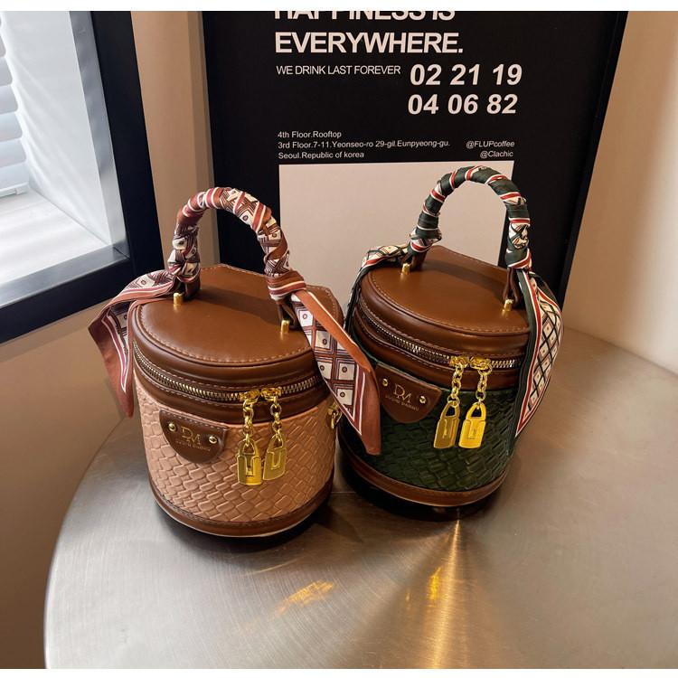 Fashionable Bucket Bag For Women 2023 New Autumn Winter High-end Weave Single Shoulder Crossbody Bag