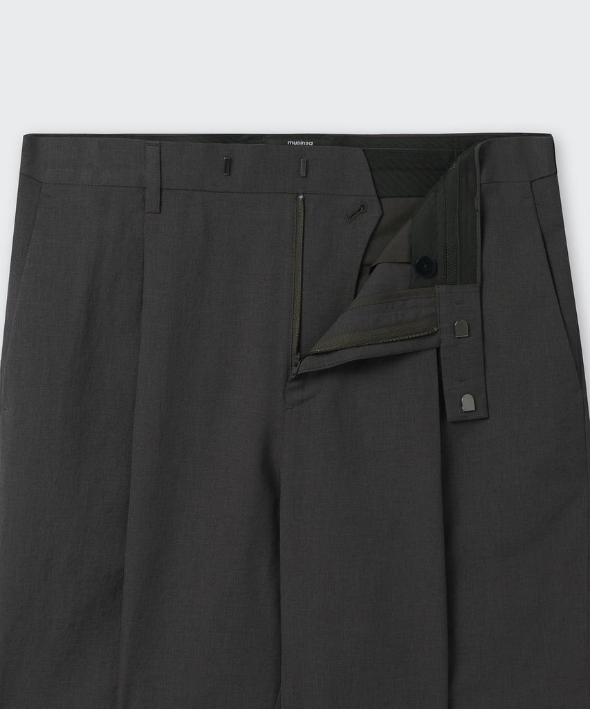 MUSINSA STANDARD Cool Touch Hidden Banding Half Slacks [Gunmetal]